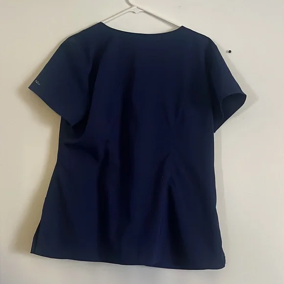 Bundle of 2 scrub tops and 1 scrub pants - Picture 3 of 16